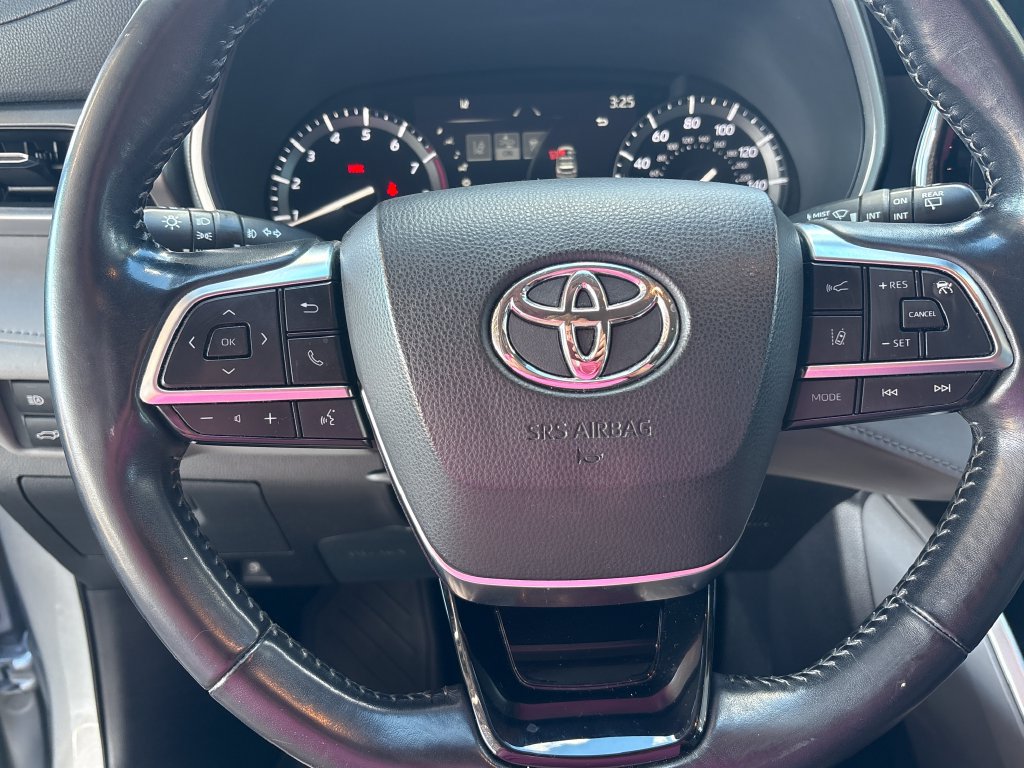Used 2021 Toyota Highlander XLE AWD/4WD image 19