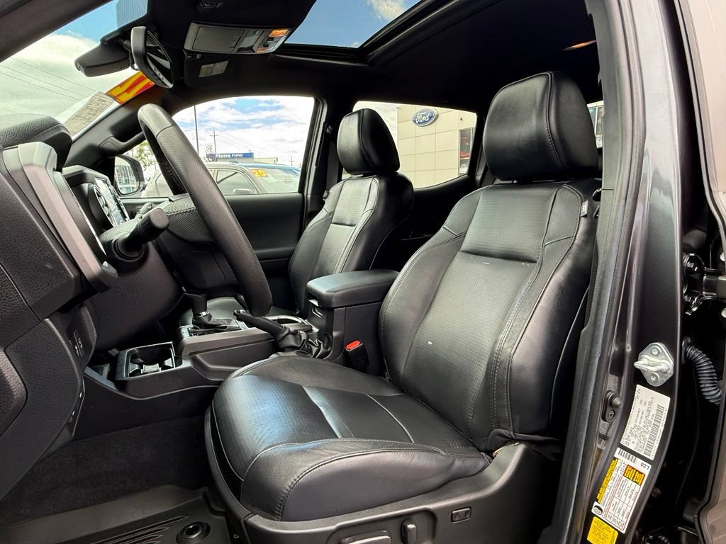 Used 2022 Toyota Tacoma TRD Sport w/ TRD Premium Sport Package AWD/4WD image 22