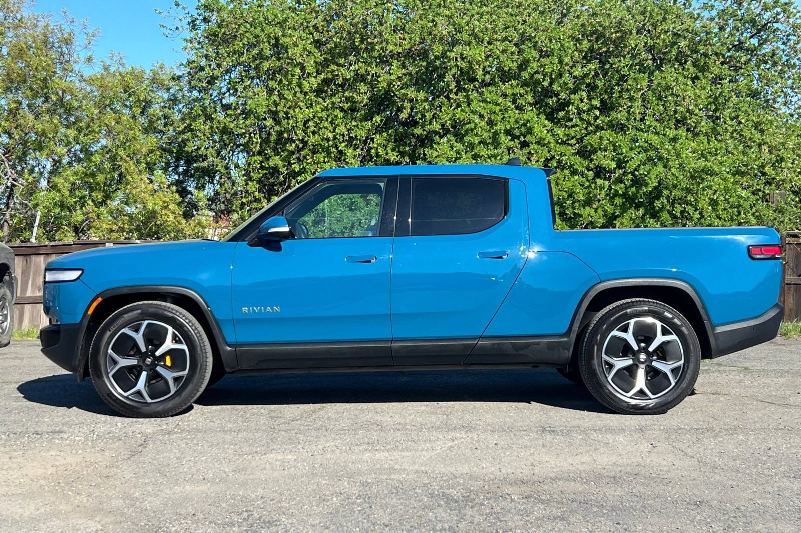 Used 2023 Rivian R1T Adventure image 2