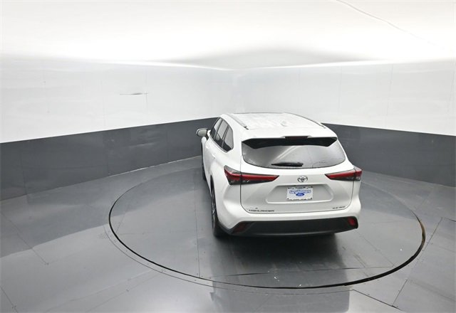 Used 2023 Toyota Highlander XLE image 24