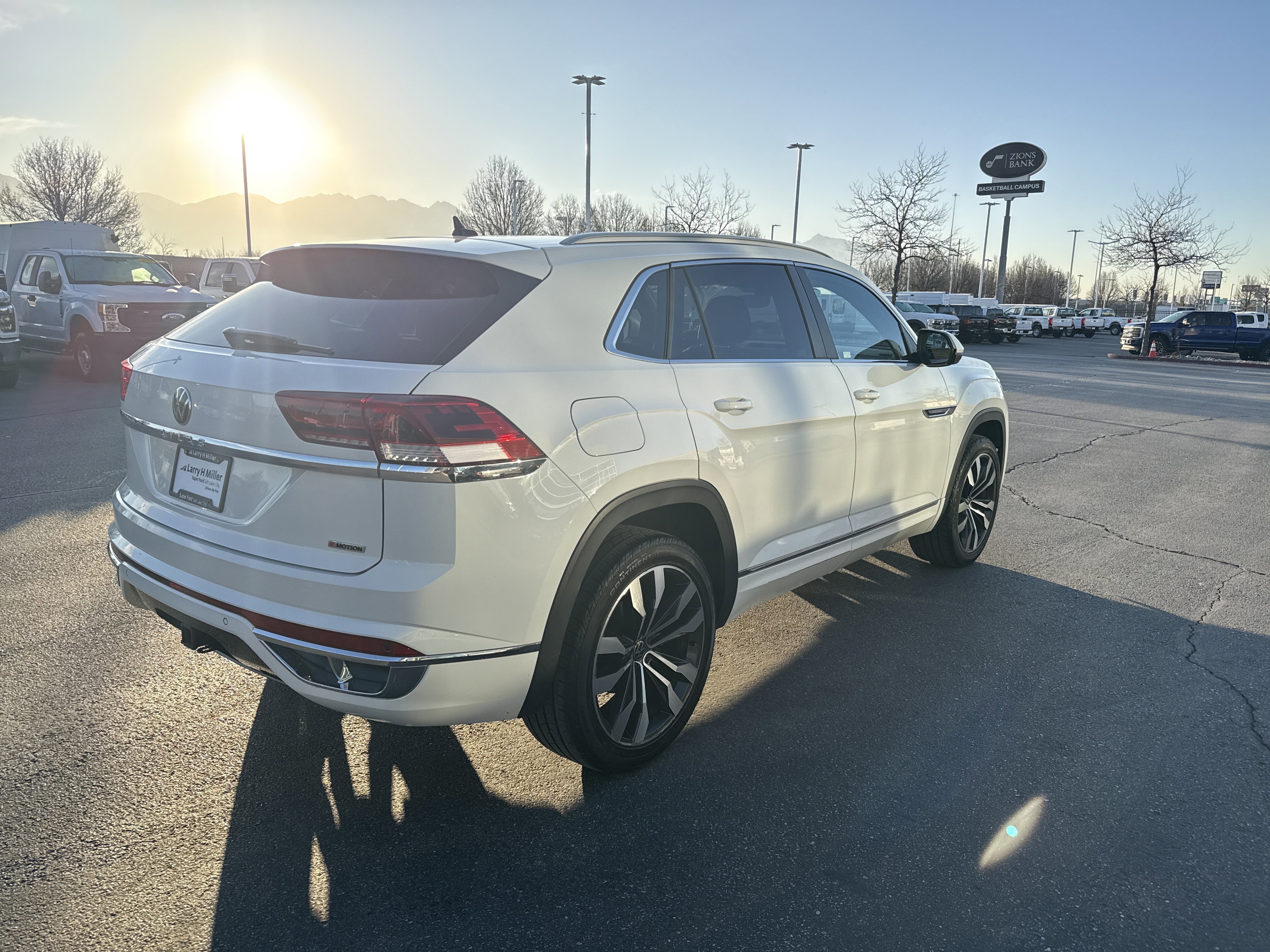 Used 2020 Volkswagen Atlas Cross Sport SEL R-Line image 6