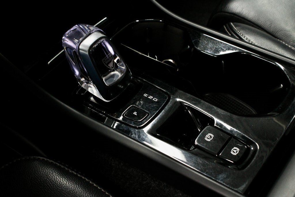 Used 2022 Volvo XC40 T5 Inscription image 36