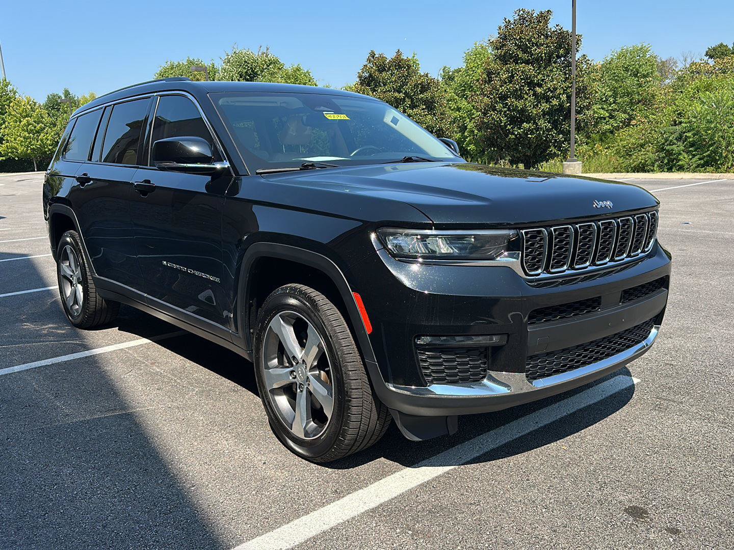 Used 2022 Jeep Grand Cherokee L Limited AWD/4WD image 7