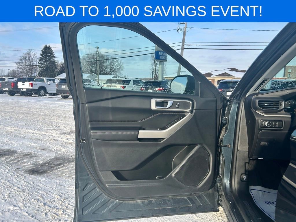 Certified 2022 Ford Explorer XLT w/ Equipment Group 202A image 11