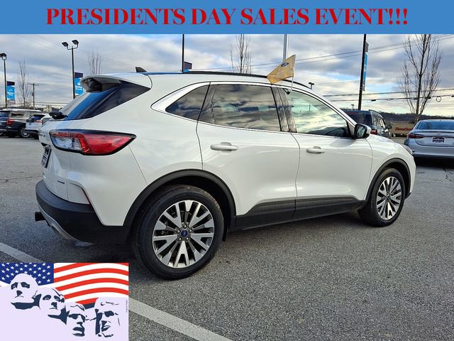 Certified 2022 Ford Escape Titanium w/ Class II Trailer Tow Package image 11