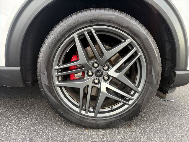 Certified 2025 Ford Explorer ST AWD/4WD image 5