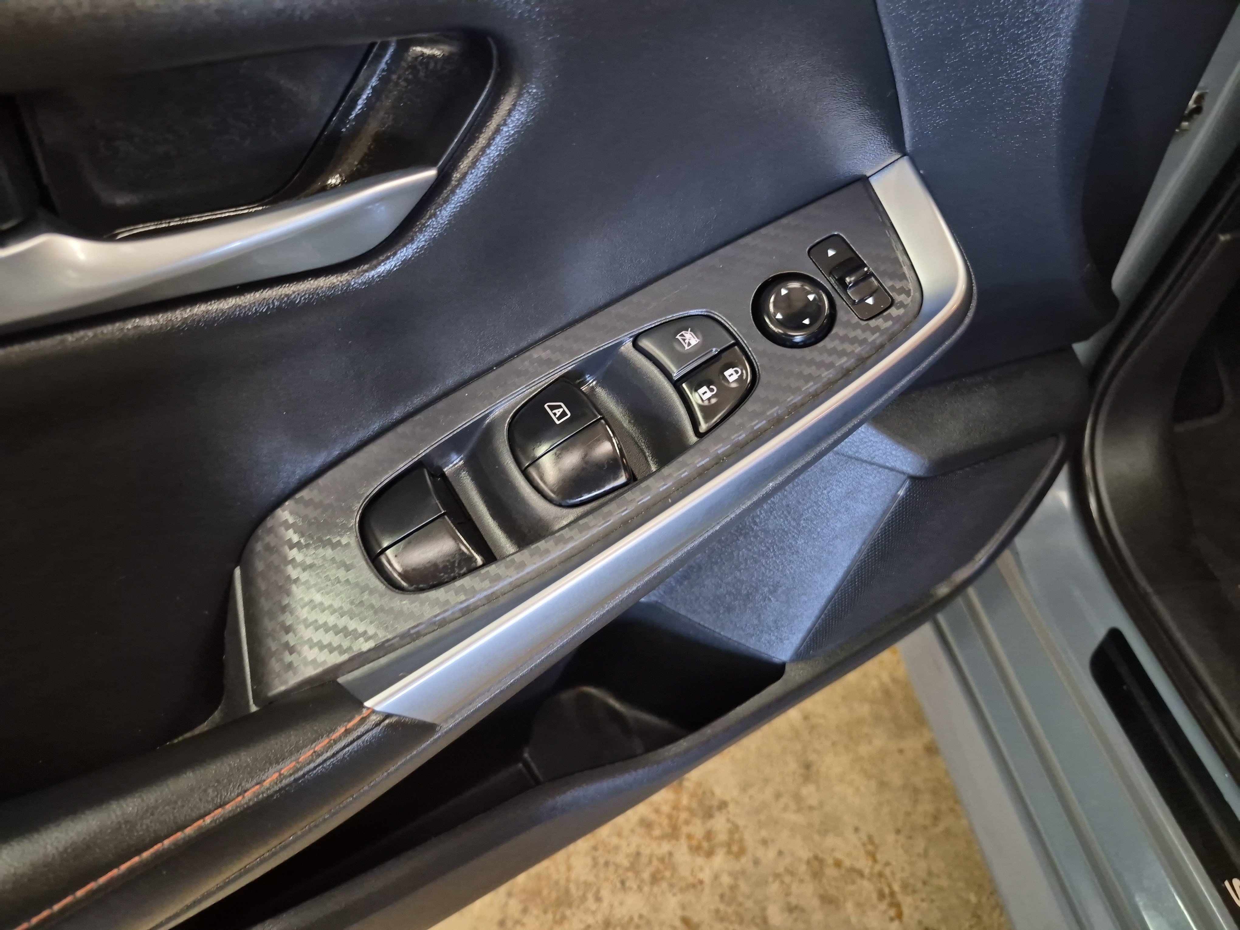 Used 2025 Nissan Sentra SR FWD image 11