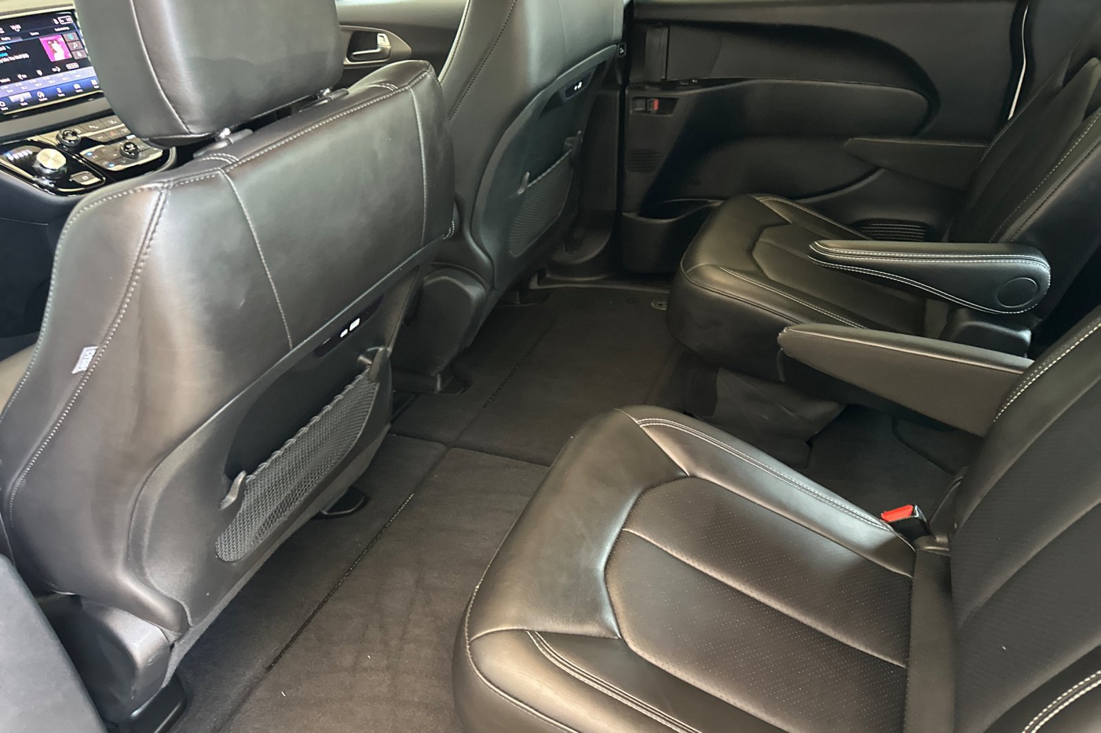 Used 2025 Chrysler Pacifica Select FWD image 12