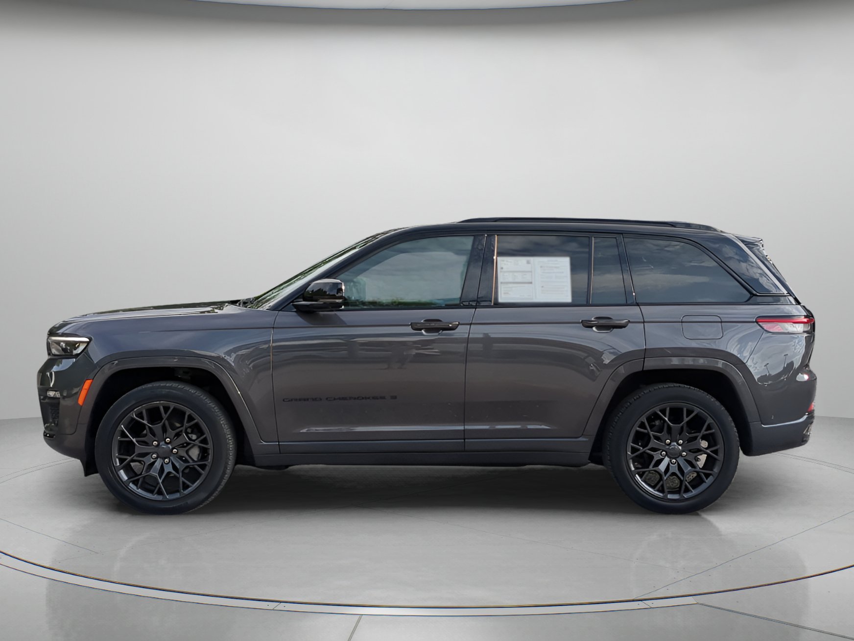 Used 2025 Jeep Grand Cherokee Summit w/ Obsidian Package AWD/4WD image 43