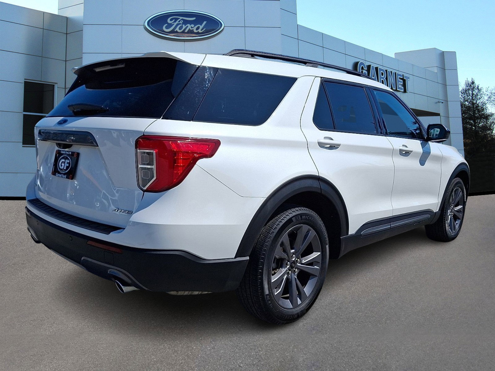 Certified 2023 Ford Explorer XLT w/ Equipment Group 202A AWD/4WD image 8