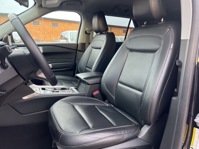 Certified 2022 Ford Explorer XLT w/ Equipment Group 202A image 18