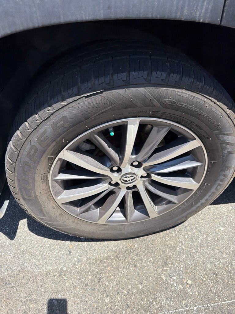 Used 2018 Toyota Highlander XLE AWD/4WD image 10