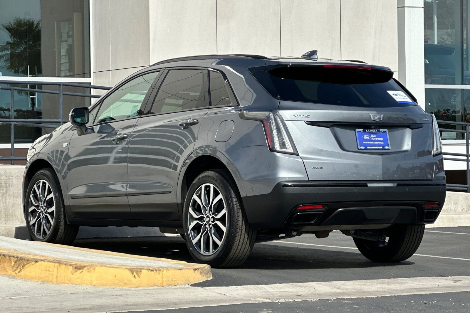 Used 2022 Cadillac XT5 Sportv w/ LPO, ONYX Package AWD/4WD image 5