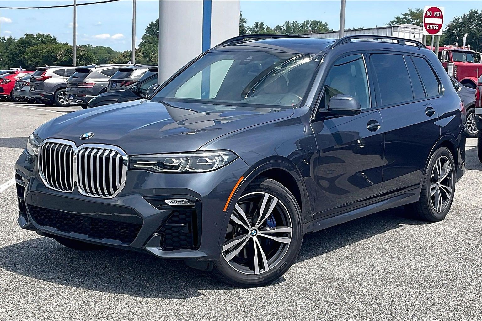 Used 2022 BMW X7 xDrive40i w/ M Sport Package AWD/4WD image 3