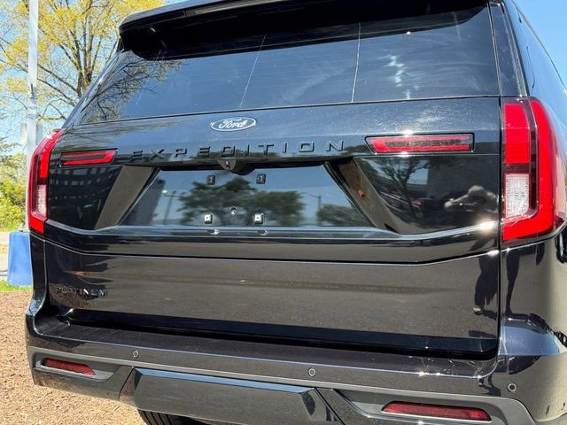 Certified 2025 Ford Expedition Platinum w/ Stealth Appearance Package image 34