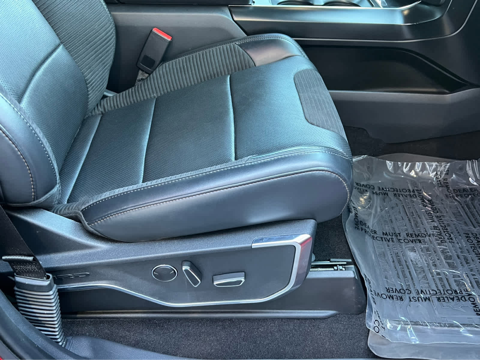 Certified 2022 Ford F150 Raptor w/ Equipment Group 801A High image 19