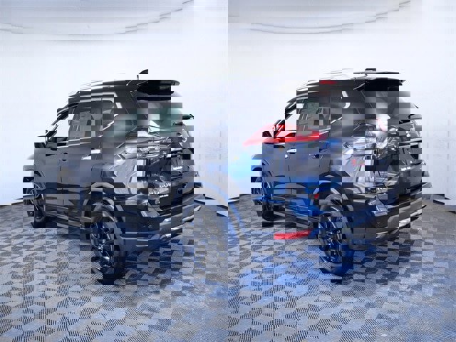 Used 2019 Nissan Rogue SV image 2