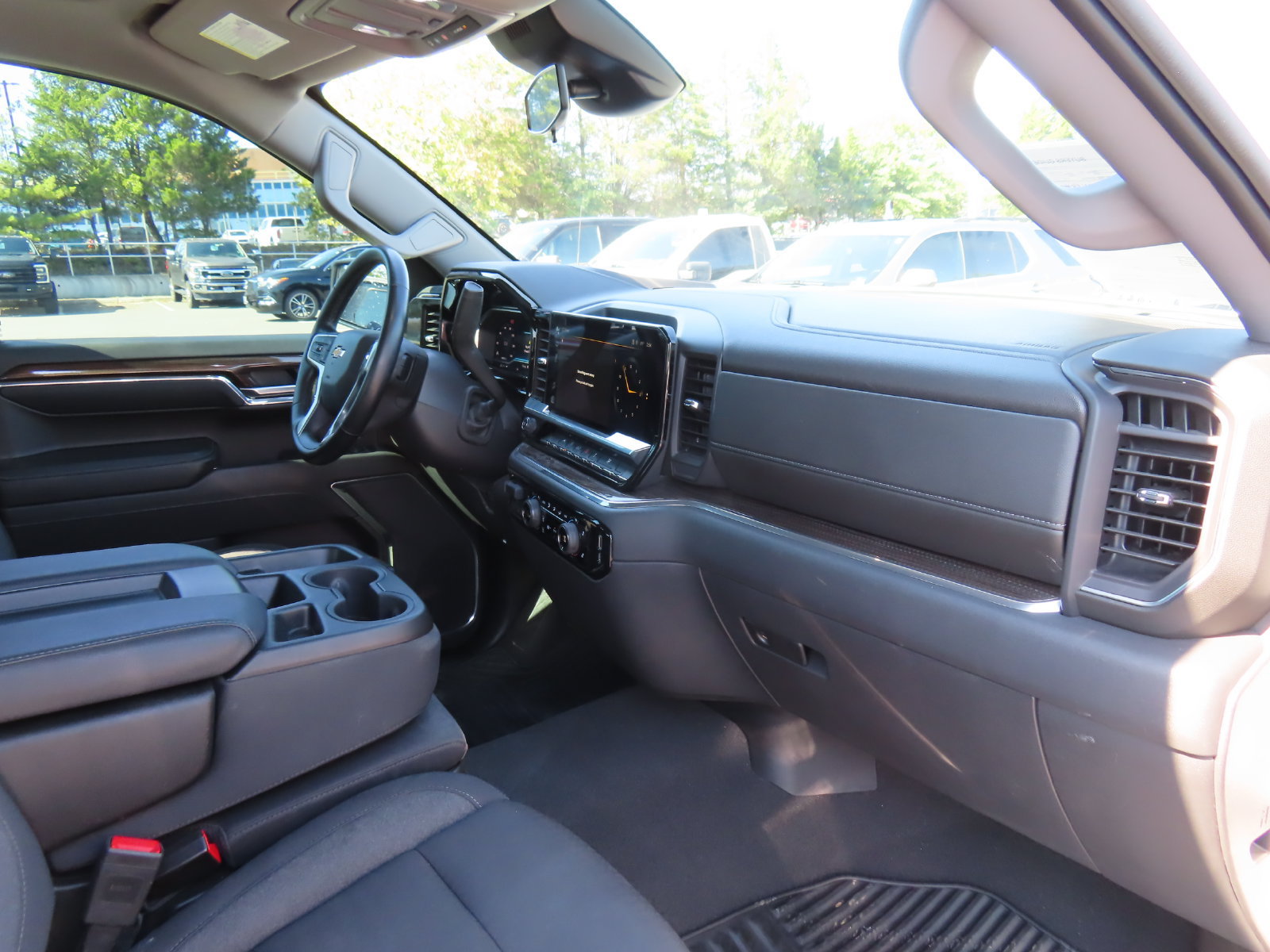 Used 2024 Chevrolet Silverado 1500 LT AWD/4WD image 17