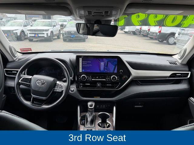 Used 2023 Toyota Highlander Limited AWD/4WD image 4