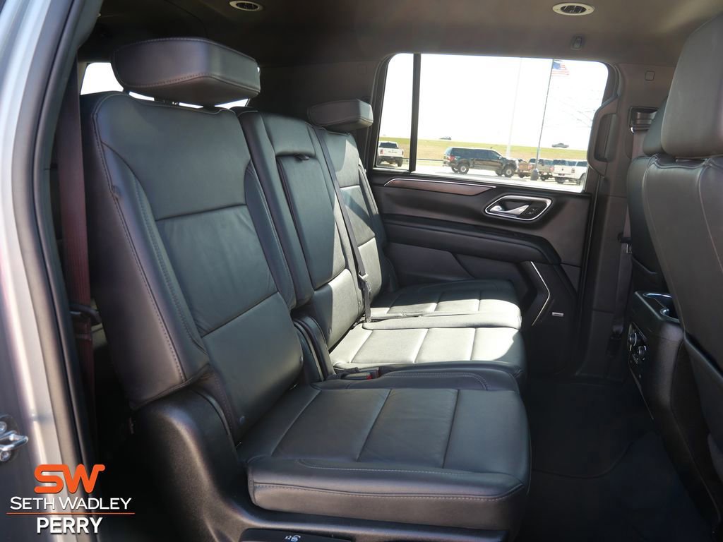 Used 2024 Chevrolet Suburban LT image 17