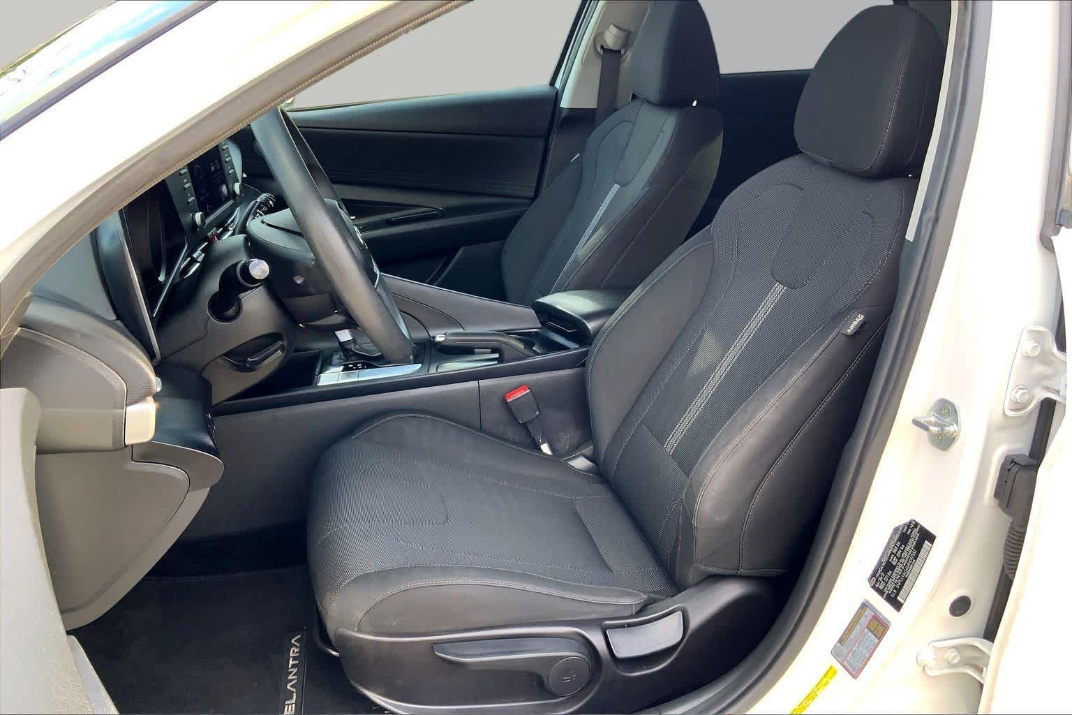 Used 2021 Hyundai Elantra SE FWD image 8