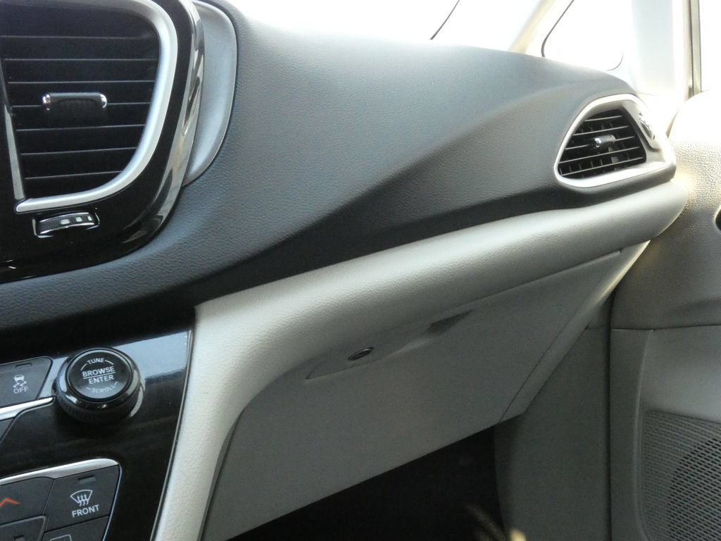 Used 2023 Chrysler Pacifica Touring-L FWD image 34