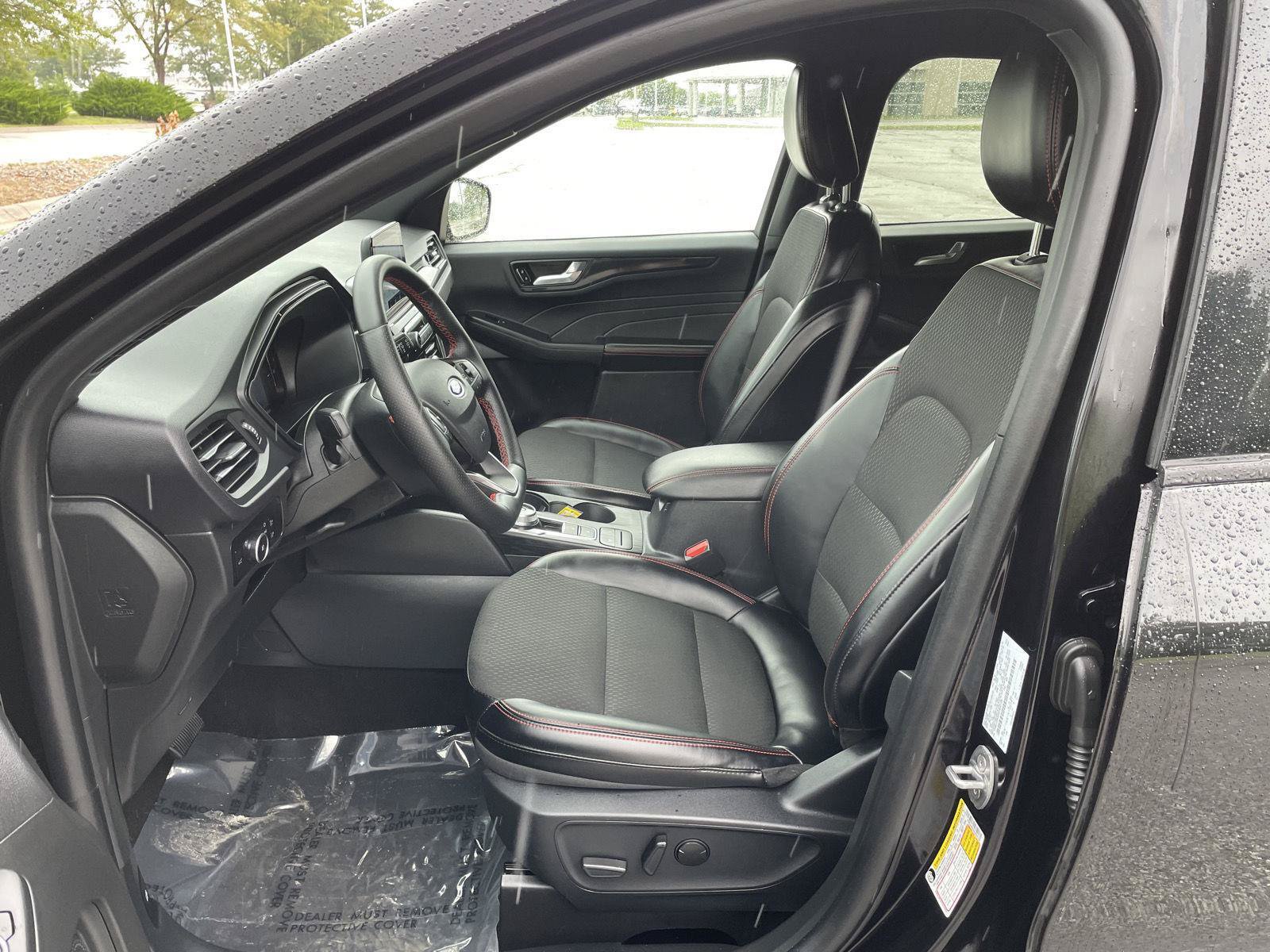 Certified 2025 Ford Escape ST-Line Select AWD/4WD image 17