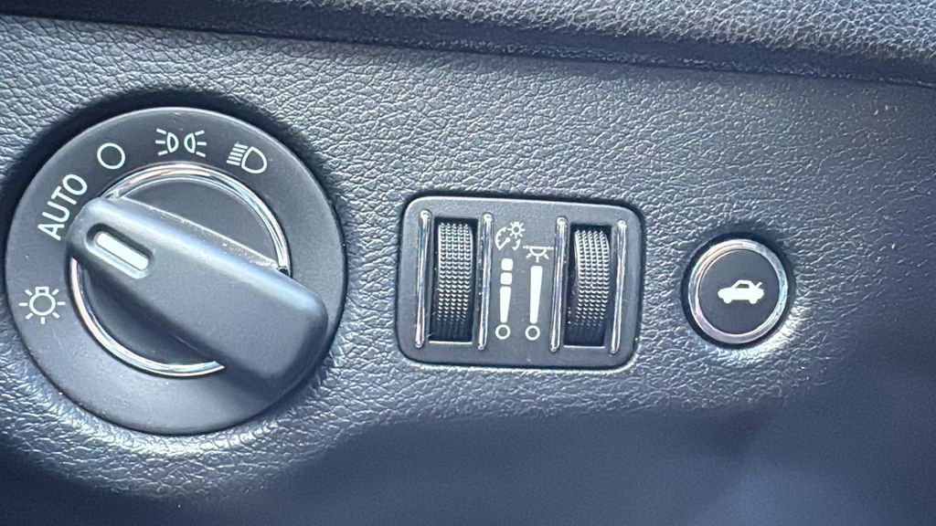 Used 2018 Chrysler 300 Touring L image 17