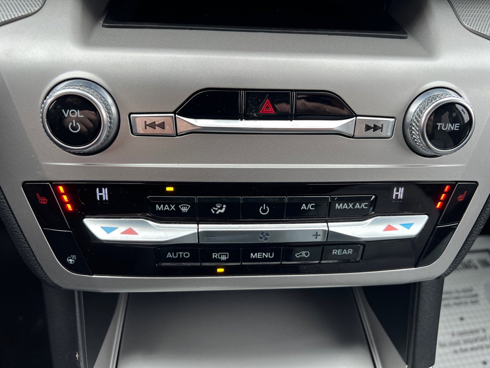 Certified 2021 Ford Explorer XLT w/ Equipment Group 202A image 19