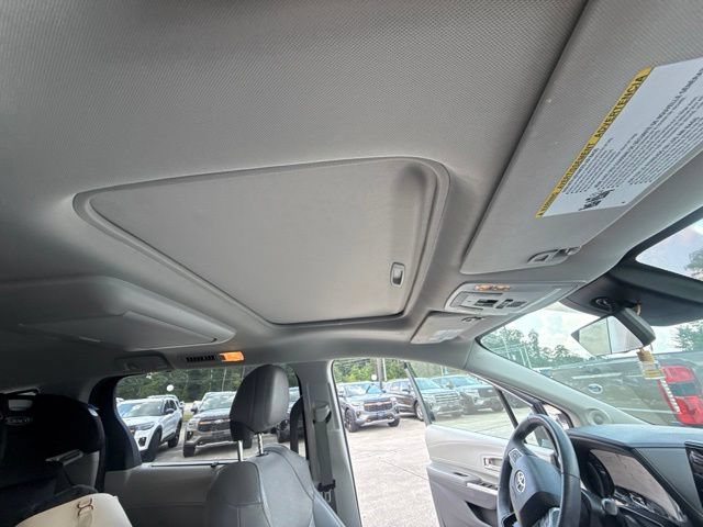 Used 2021 Toyota Sienna Limited FWD image 24