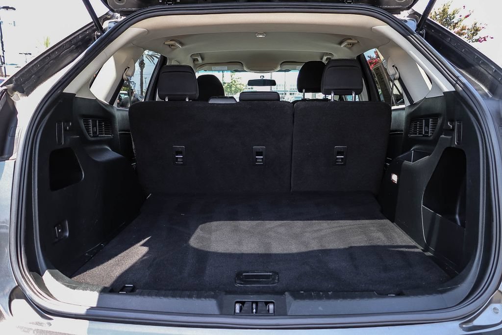 Certified 2018 Ford Edge SE FWD image 31