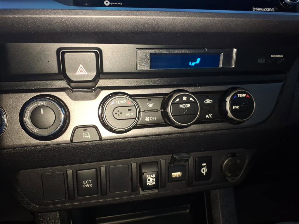 Used 2022 Toyota Tacoma TRD Off-Road image 25