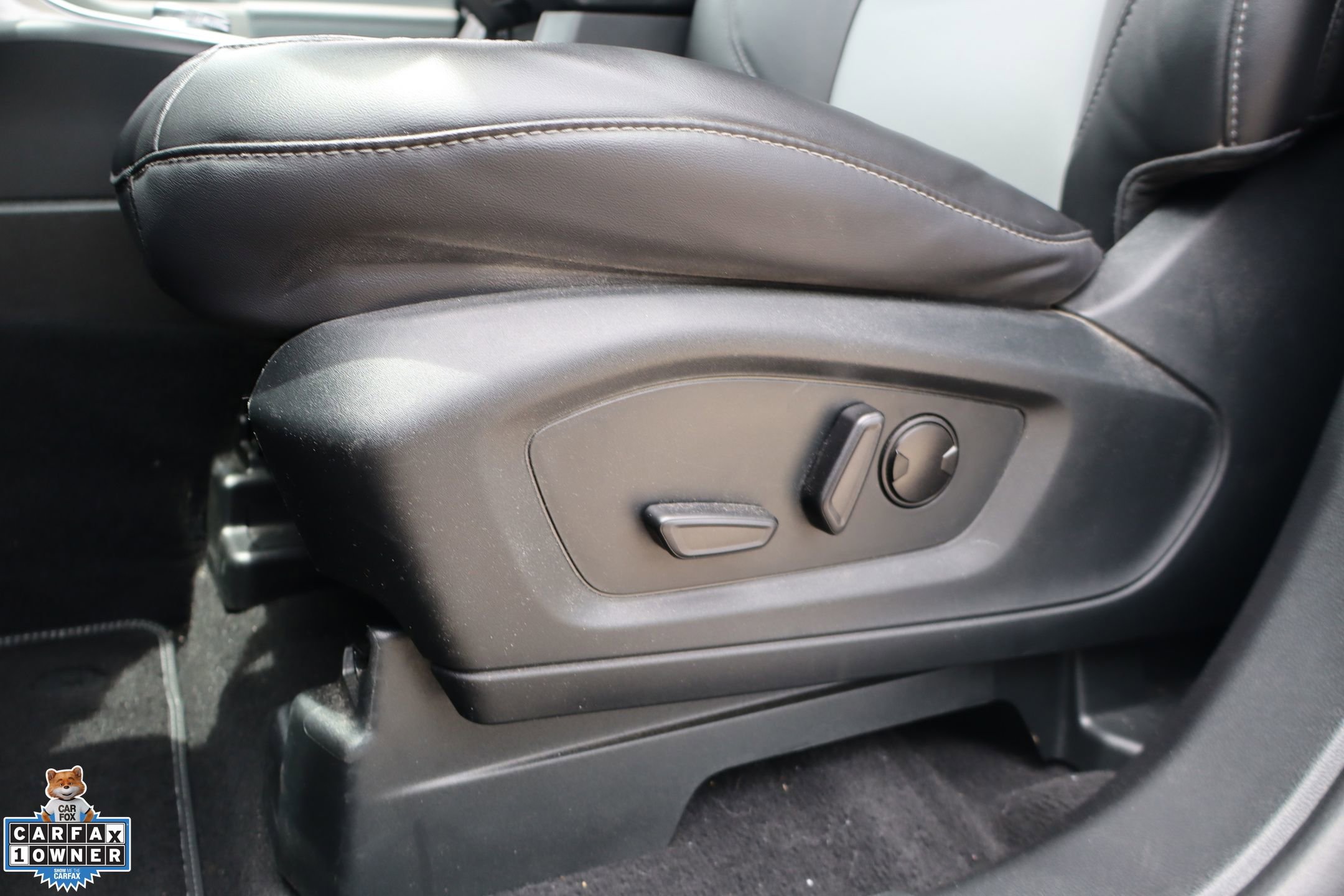 Certified 2023 Ford Explorer XLT w/ Equipment Group 202A RWD image 13