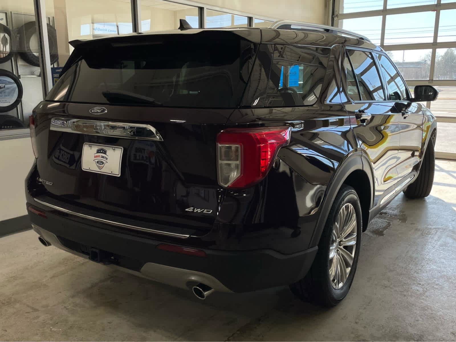 Certified 2022 Ford Explorer Limited w/ Equipment Group 301A AWD/4WD image 8