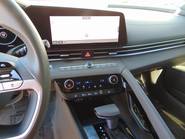 Used 2025 Hyundai Elantra SEL FWD image 12