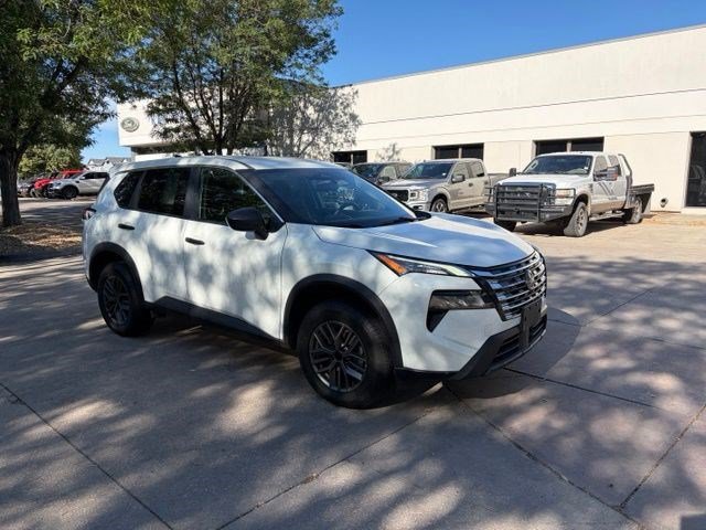 Used 2024 Nissan Rogue S AWD/4WD image 7