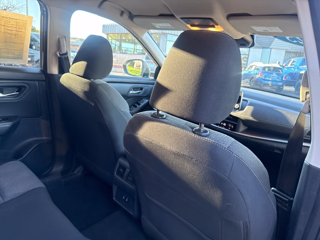 Used 2025 Nissan Rogue SV AWD/4WD image 25