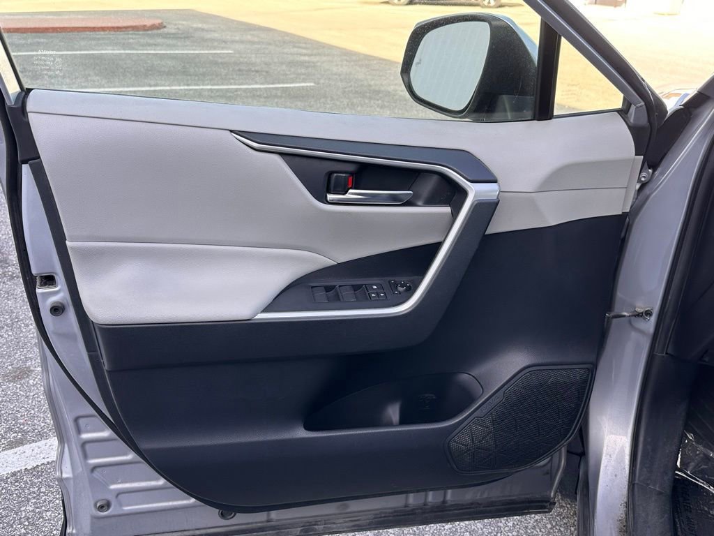 Used 2019 Toyota RAV4 XLE w/ Convenience Package image 12