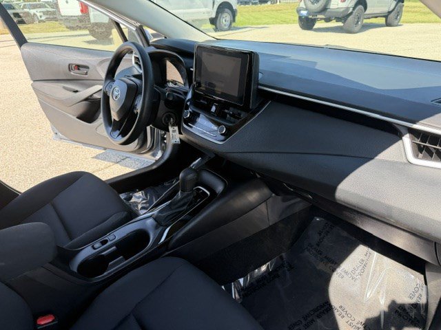 Used 2025 Toyota Corolla LE FWD image 35