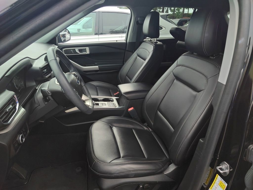 Certified 2023 Ford Explorer XLT w/ Equipment Group 202A RWD image 6