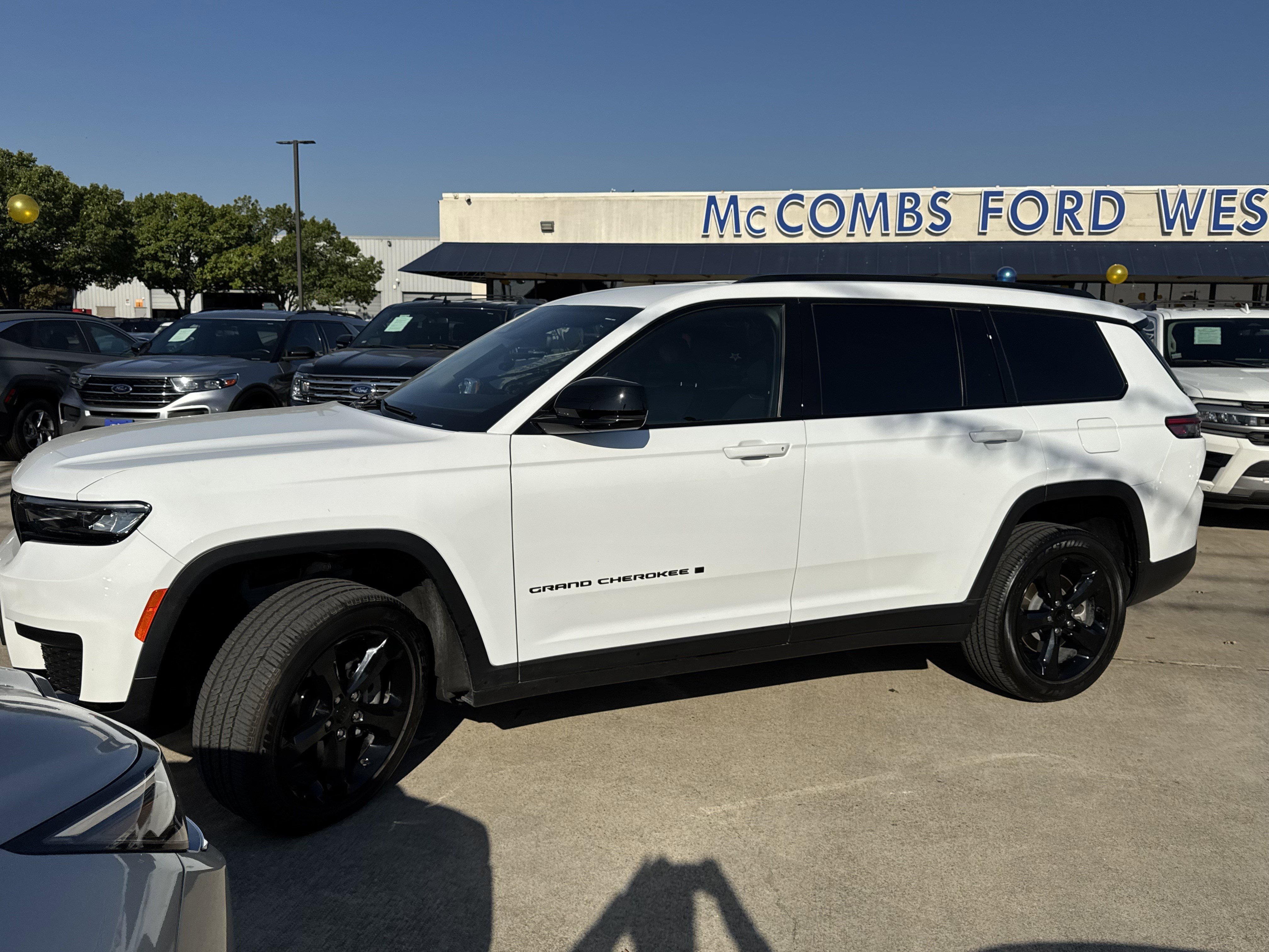 Used 2024 Jeep Grand Cherokee L Altitude image 12