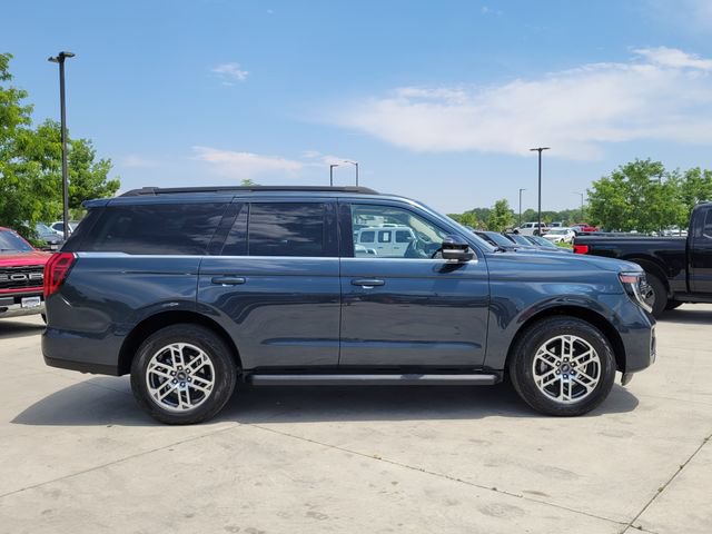 Certified 2025 Ford Expedition Active AWD/4WD image 2