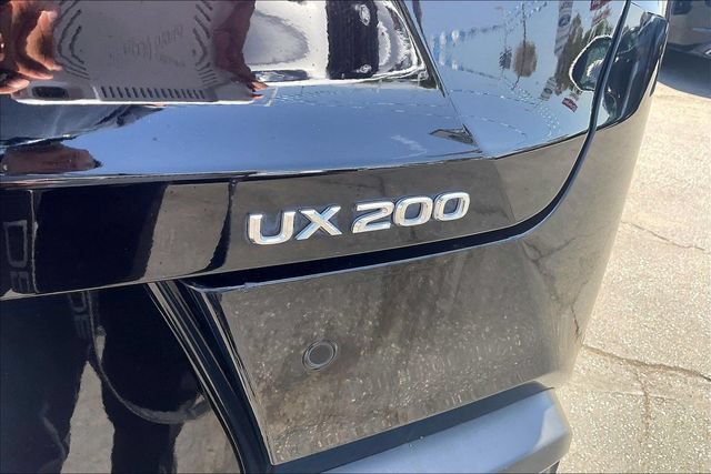 Used 2019 Lexus UX 200 w/ Premium Package FWD image 8