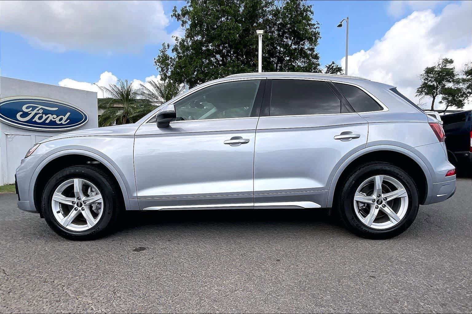 Used 2023 Audi Q5 2.0T Premium w/ Convenience Package AWD/4WD image 3
