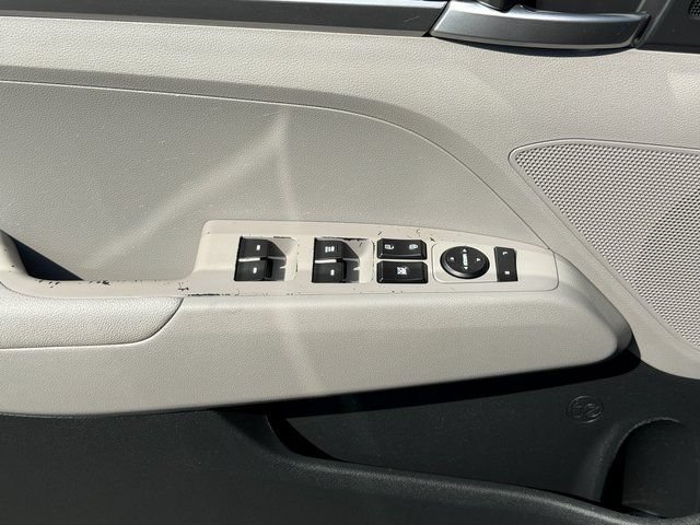 Used 2019 Hyundai Elantra SE w/ Cargo Package FWD image 27