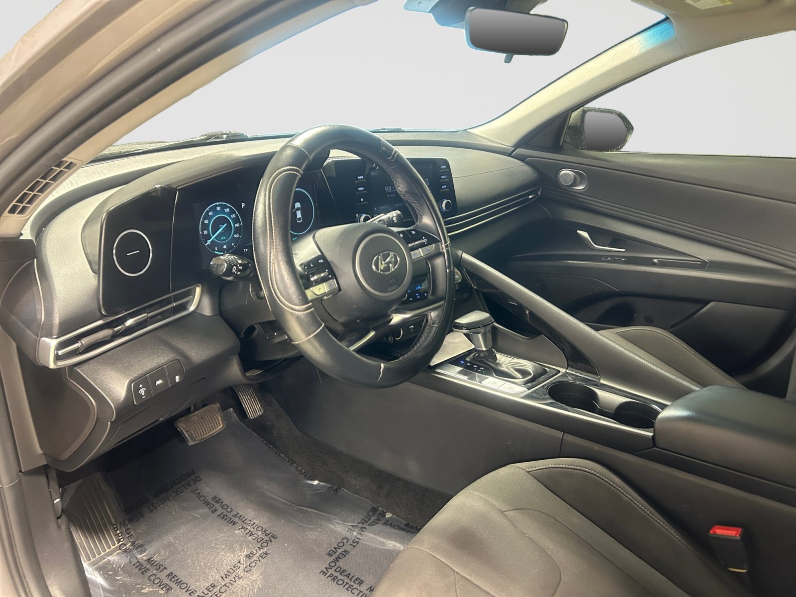 Used 2022 Hyundai Elantra SEL w/ Convenience + Premium Package FWD image 12