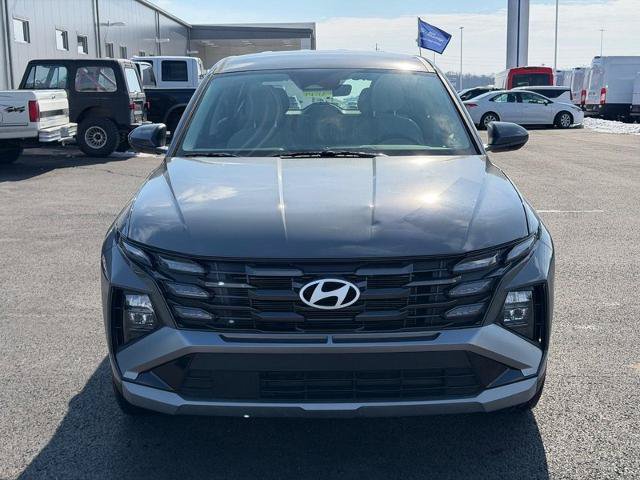 Used 2025 Hyundai Tucson SE FWD image 2