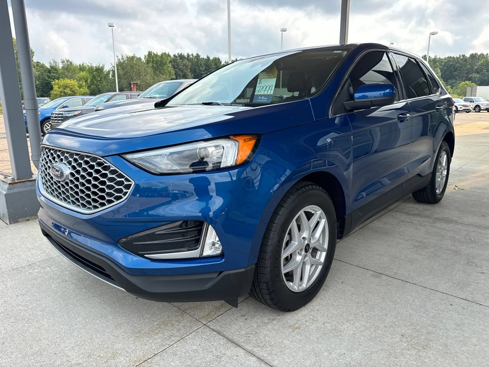 Certified 2024 Ford Edge SEL w/ Convenience Package AWD/4WD image 3