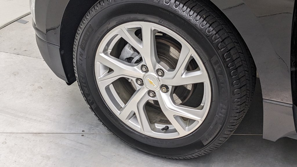 Used 2019 Chevrolet Equinox Premier FWD image 4