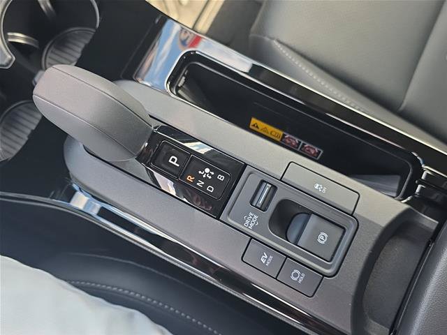 Used 2025 Toyota Prius XLE AWD/4WD image 25